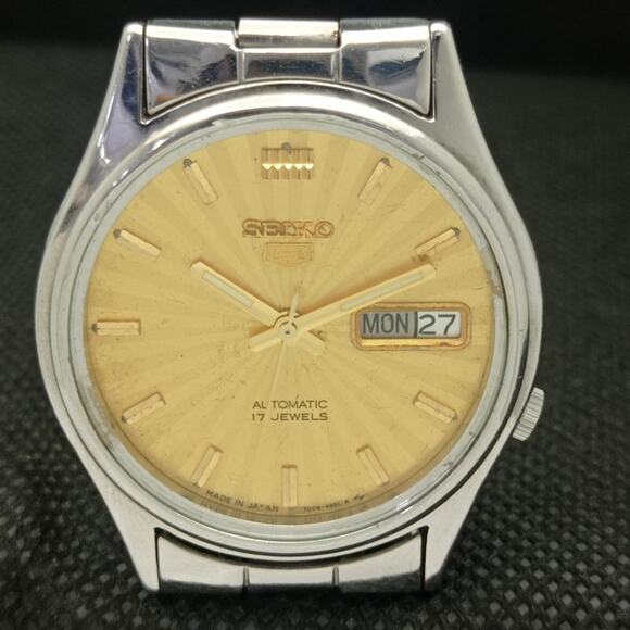 Vintage 1976 Seiko Automatic Mens Silver Watch W/daydate & Gold accents - Picture 3 of 8